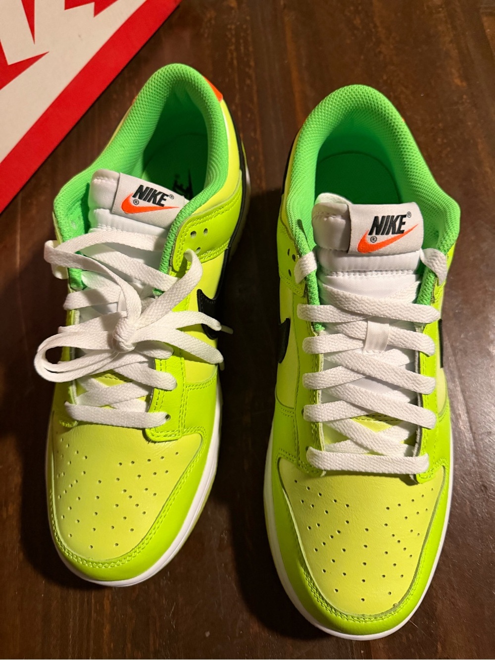 Nike Dunk Low SE 'Splash Volt' Sneakers - 9.5M - Picture 5 of 8